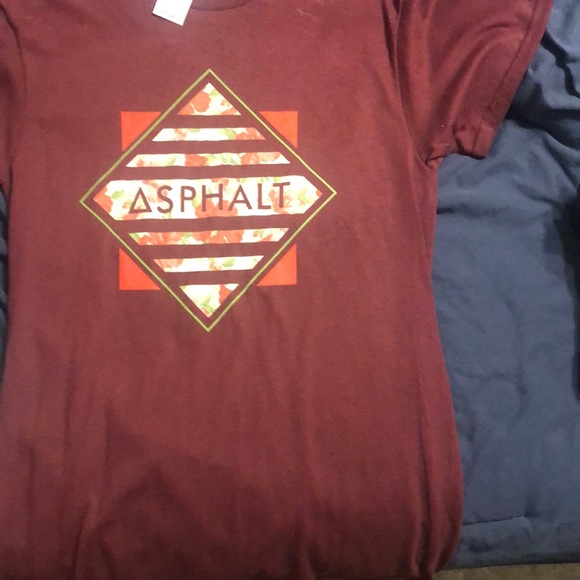 T shirt Tillys new - Picture 3 of 3